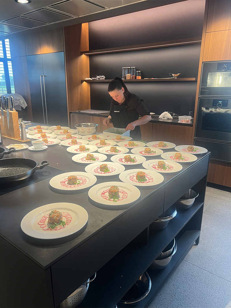 Verbindung von Küchendesign Kochen und Genuss bei einem Besuch von MTB bei Gaggenau
