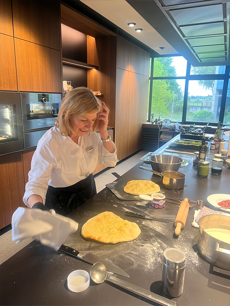 Kochen und Genuss in einer Premiumküche mit hochwertigen Gaggenau Geräten